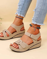 Mia - Keilsandalen mit Klettverschluss in Beige