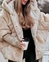 Berlin™ Jacke mit hochwertiger Puffer- und Plüsch-Verarbeitung / Anspruchsvoller Komfort für Damen mit Präsenz! in Beige