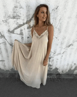 Carolina - Elegantes ärmelloses Kleid in Khaki