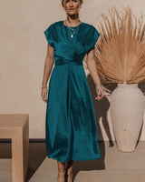 Quinlan  |  Elegantes Midikleid aus Satin in Königsblau