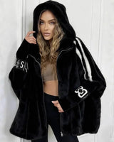 WinterFlausch™ - Jacke aus Ultraweichem Plüsch mit Kapuze und Oversize-Design / Die Perfekte Balance Zwischen Komfort und Stil in Diesem Winter! in Schwarz