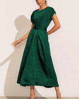 Quinlan  |  Elegantes Midikleid aus Satin in Smaragdgrün