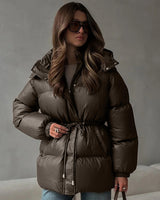 Pauline | Winter-Steppjacke für Damen mit Kordelzug und Glanzfinish in Braun