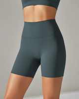 Taillenhohe Sportshorts - SquatSilk in Grün