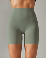 Taillenhohe Sportshorts - SquatSilk in Hellgrün