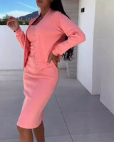 Mila™ Set mit Midikleid und geknöpfter Cropped-Strickjacke in Pink