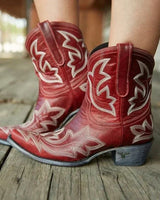 Emma | Damen Stilvolle Cowboy-Stiefel mit Western-Stickerei in Rot