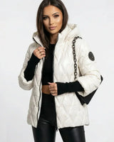 Vogue™ Steppjacke aus Baumwolle mit Strukturierter Kapuze und Layered-Ärmeldesign in Weiß