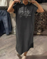 Nora™ Kleid mit Kapuze und funktionaler Fronttasche in Schwartz