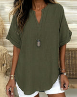 Maya™ Bluse mit Zart Gerundetem Saum und V-Ausschnitt mit Cut-out in Dunkelgrün