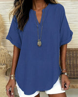 Maya™ Bluse mit Zart Gerundetem Saum und V-Ausschnitt mit Cut-out in Blau