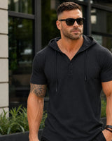Austin™ T-Shirt mit Kapuze und Knopfleiste in Schwarz