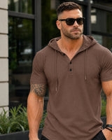 Austin™ T-Shirt mit Kapuze und Knopfleiste in Braun