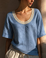 Bluse Alma™ mit Leinen-Baumwoll-Mix und Häkel-Ausschnitt in Blau
