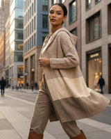 Nordic Elegance™ Strickmantel mit Kapuze in Neutraler Mokka Mix