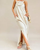 Carmela™ Elegantes Kleid mit Handgefertigter Blume in Khaki
