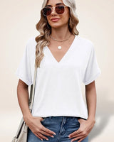 Elvara™ Bluse mit V-Ausschnitt und Zeitlosem Stil in Weiß