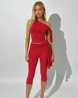 Odessa™ Set mit One-Shoulder-Bluse und Eleganter Caprihose in Rot