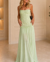 Roselle™ Kleid Mit Floralen Applikationen Und Elegantem Fall in Grün