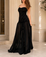 Roselle™ Kleid Mit Floralen Applikationen Und Elegantem Fall in Schwarz