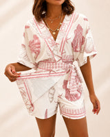 Azzurine™ Skort-Jumpsuit Mit Wickeloptik, Seitlicher Bindung Und Exklusivem Mediterranem Print in Rosa