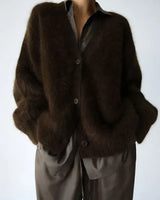 Janessa | Strickjacke in Braunes Fell
