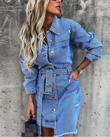 Nova - Angesagtes Jeanshemdkleid mit Distressed-Details in Blau