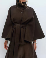 Felicia | Damen Frühjahrs Cape-Mantel mit Gürtel und Stehkragen in Kaffee