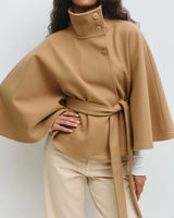 Felicia | Damen Frühjahrs Cape-Mantel mit Gürtel und Stehkragen in Khaki