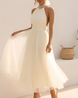 Neneta - Ein stilvolles und elegantes Damenkleid in Beige