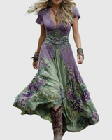 Vihangi - Figurbetontes Und Locker Sitzendes Blumen Kleid in Violett-Grün