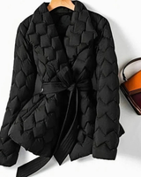 Abigail | Damen Steppjacke mit Gürtel und Rauten in Schwarz