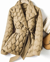 Abigail | Damen Steppjacke mit Gürtel und Rauten in Beige