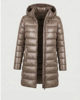Aileen | Damen Steppjacke mit Kapuze, Reißverschluss und langer Silhouette in Khaki