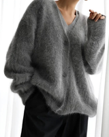 Alicia | Damen Flauschige Strickjacke mit V Ausschnitt und Knöpfen in Grau