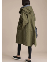 Apollonia | Damen Wasserdichte Regenjacke mit Kapuze, Knöpfen und Taschen in Armeegrün