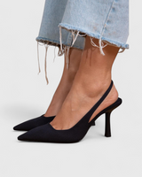 Aniya – Pumps Mit Spitzer Zehenpartie Und Fersenriemen in Schwarz