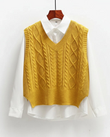 Ärmelloser Pullover mit V-Ausschnitt und gerader Form in Gelb
