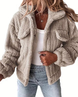 Libila – Kunstfell Jacke Mit Taschen in Khaki