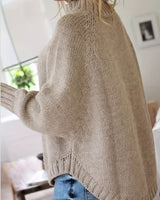 Edeltraut – Rollkragenpullover mit Fledermausärmeln in Khaki