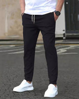 Bekzat - Hose Mit Geradem Bein in Schwarz