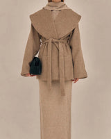 Eleganter mittellanger Mantel mit Gürtel und breitem Kragen - Liz in Khaki