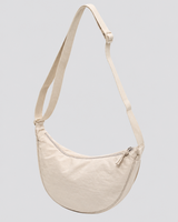 Nylon-Umhängetasche für Damen in Halbmondform mit verstellbarem Riemen – Camille in Beige