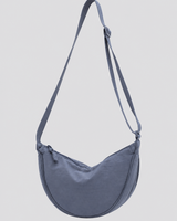 Nylon-Umhängetasche für Damen in Halbmondform mit verstellbarem Riemen – Camille in Blau