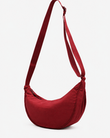 Nylon-Umhängetasche für Damen in Halbmondform mit verstellbarem Riemen – Camille in Rot