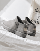 Flache Winterstiefeletten in Wildlederoptik – Nolia in Grau