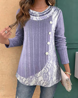 Lucynda – Geripptes Langarm Oberteil mit Print und Knopfdetails in Lila