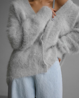 Strickcardigan in Felloptik mit V-Ausschnitt und Knöpfen – Annelie in Hellgrau
