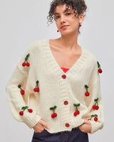 Lockerer Strickcardigan mit V-Ausschnitt und Kirschapplikationen – Frieda in Beige