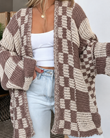 Gestrickte Damen-Strickjacke mit Karo-Muster, langen Ärmeln und offenem Schnitt – Bruna in Beige